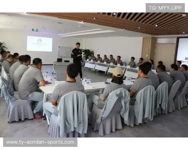 “青训教练员经过国际培训，教学方法更加多样先进”，青训教练是什么意思